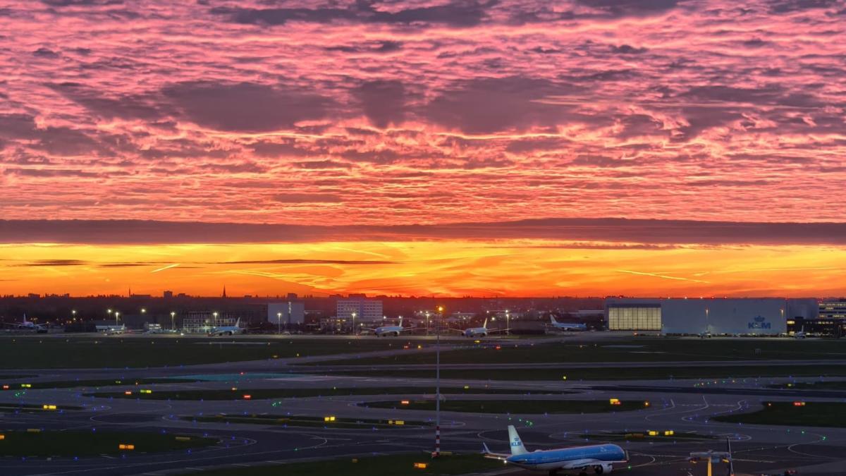 ??Eindejaarsverhalen: Hugo met eigen veerdienst • weerfoto's vanuit toren Schiphol