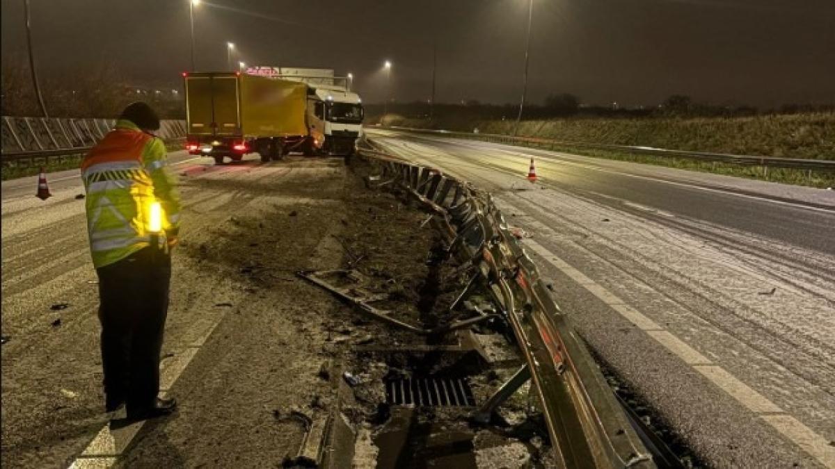 A5 bij Amsterdam tot 13.00 uur dicht na ongeluk