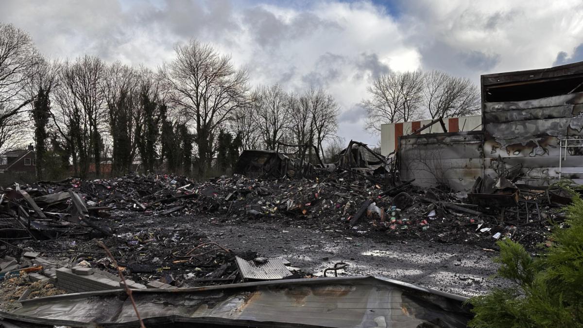 Omwonenden afgebrande garage hoeven opruimen asbest toch niet zelf te regelen