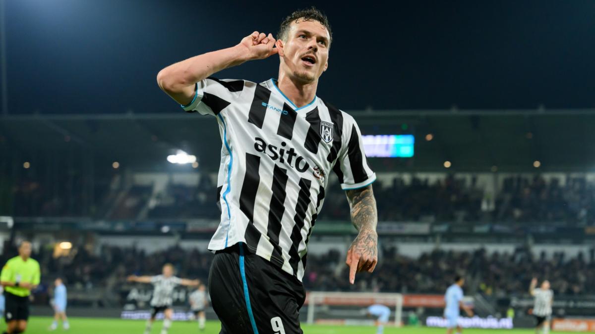 AZ hengelt Jizz Hornkamp binnen: spits tekent tot 2030 in Alkmaar