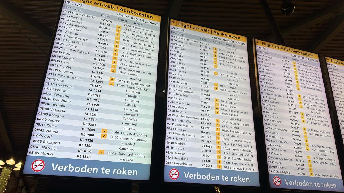 ? Liveblog winterweer: KLM schrapt morgen 80 vluchten op Schiphol om winters weer • KNMI verwacht oo