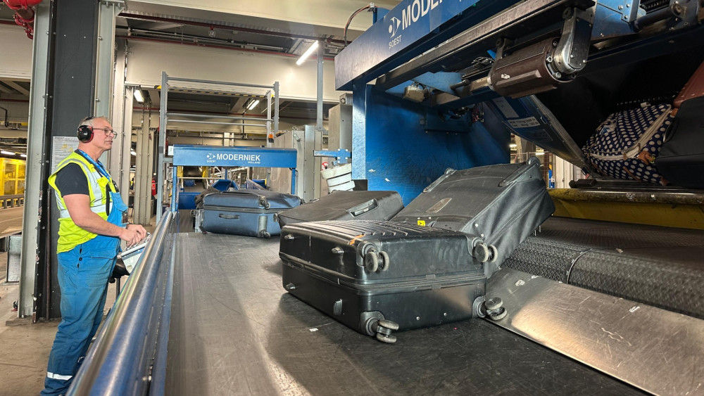 Zo overleefde Schiphols bagagekelder de winterdrukte
