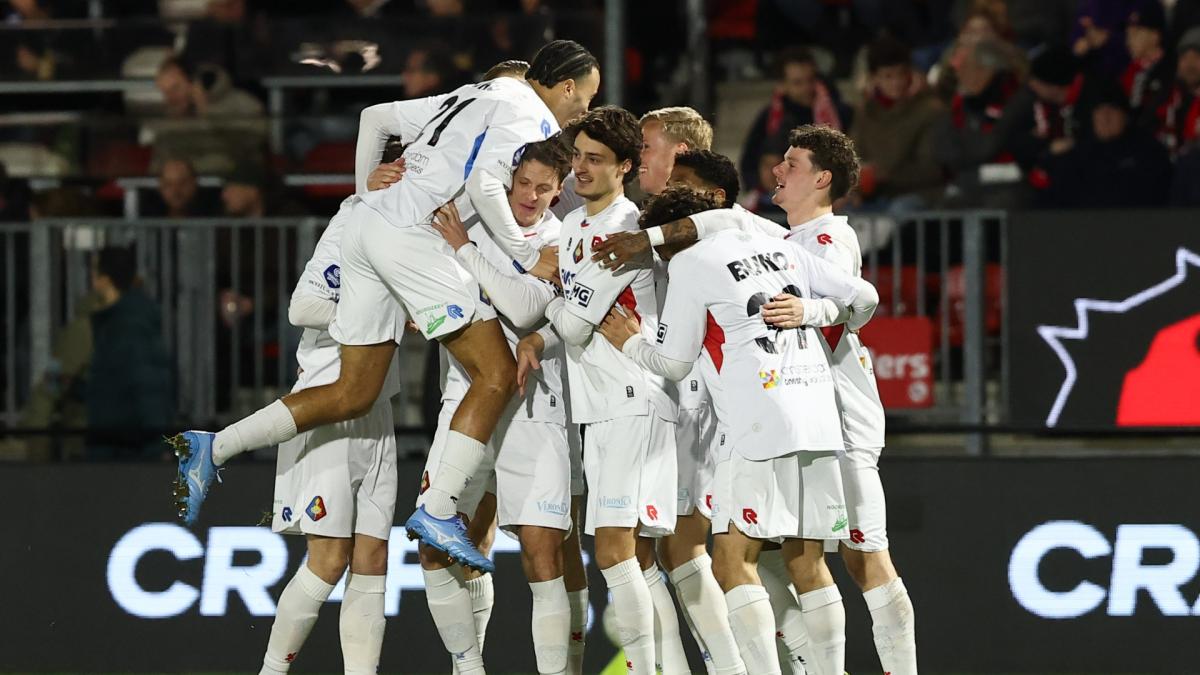 ?? Telstar beleeft perfecte start in Almere • ongewijzigd AZ hoopt Ajax wederom te pijnigen