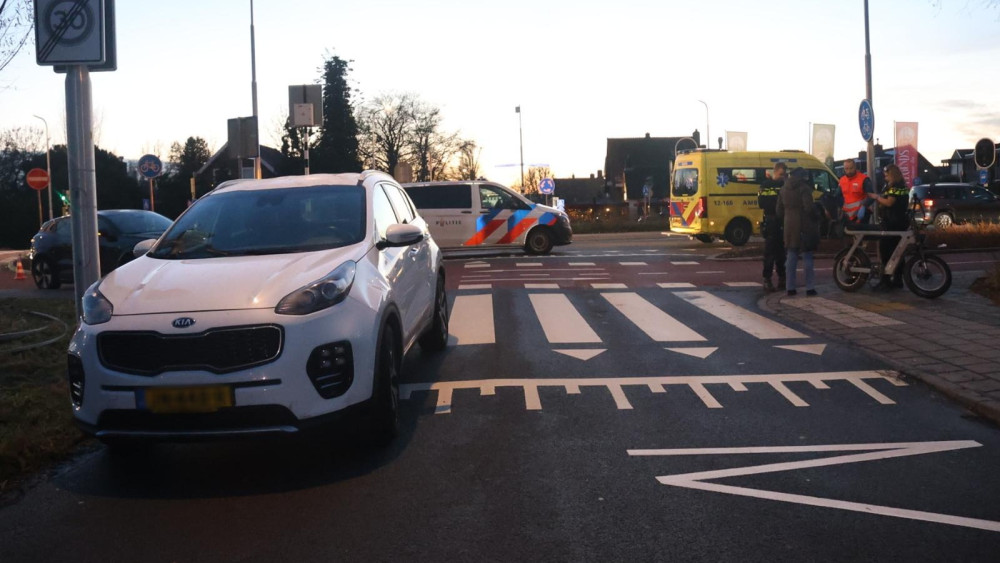 Weer gewonde op complexe Aalsmeerse rotonde, waar sinds fataal ongeluk drempels liggen.