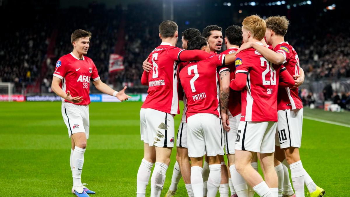 ?? AZ bezorgt Ajax hele pijnlijke avond • Telstar bereikt kwartfinale beker