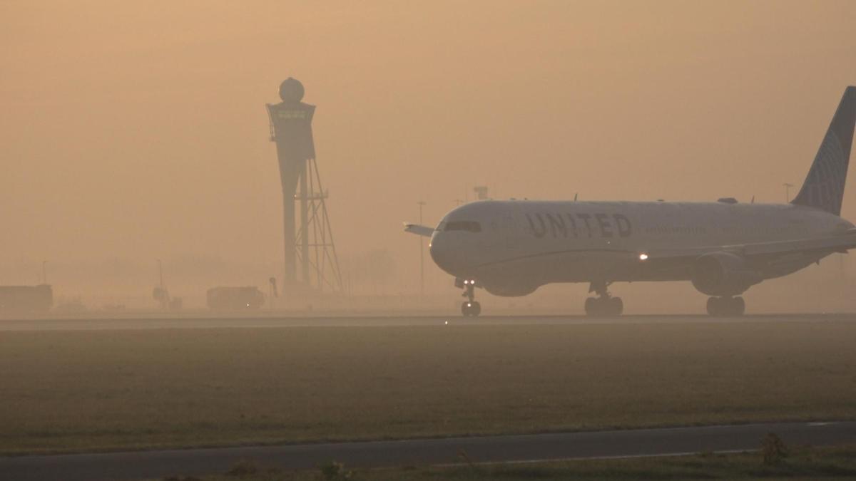 Mist zorgt voor 'spannende' ochtend op Schiphol, maar vliegverkeer blijft op koers