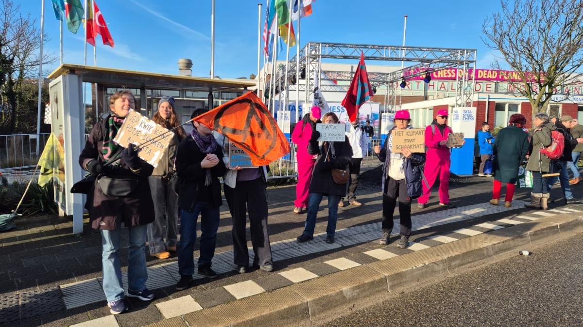 Kritiek uit onverwachte hoek: Tata-critici fel op XR na protest bij schaaktoernooi