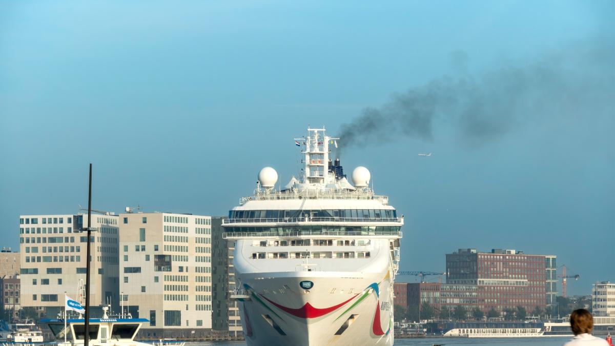 Amsterdam wil vanaf 2035 stoppen met cruiseschepen