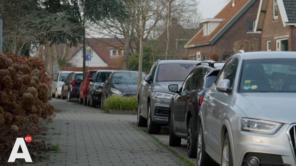 Gratis plekken rondom Amsterdam-Noord wekenlang bezet na invoering betaald parkeren