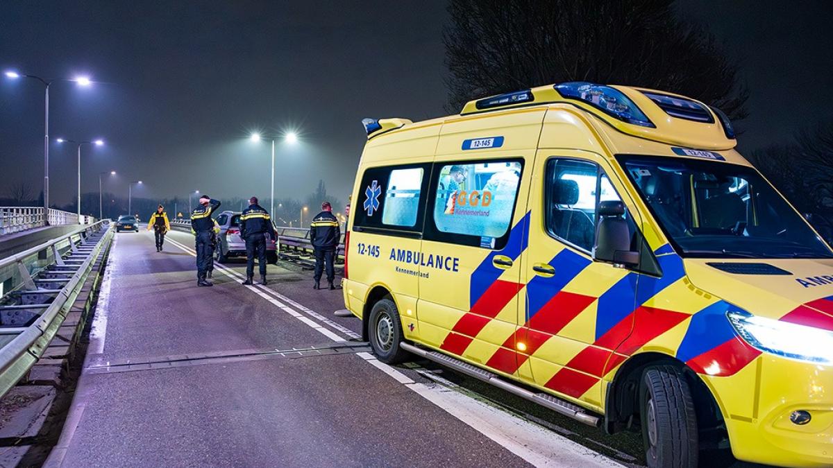 Fietser gewond na botsing in Velserbroek • Honderden huishoudens Amsterdam zonder stroom