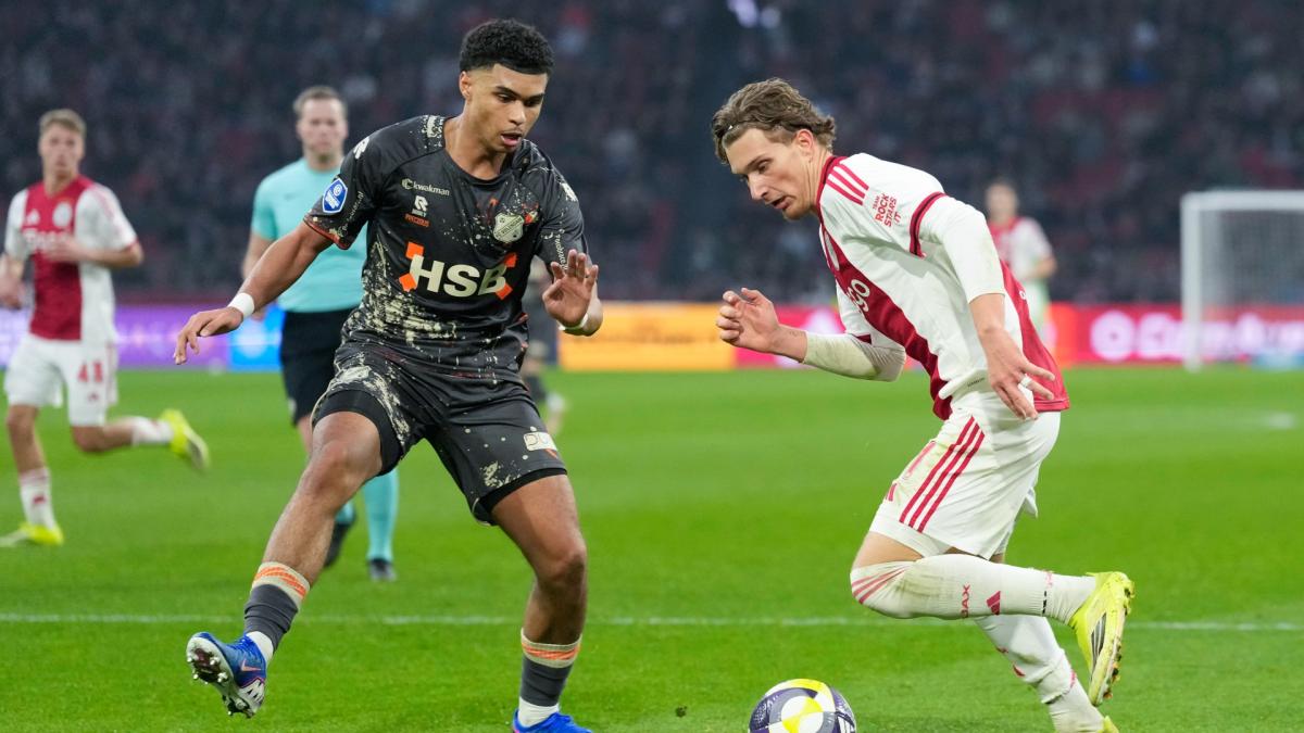 Ugwu zit in groepsapp met oud-teamgenoten Ajax: 