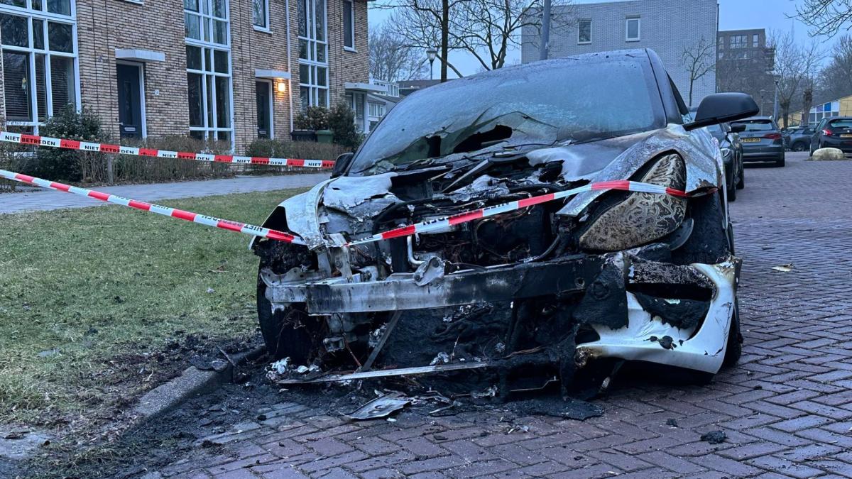 Wéér autobrand in Haarlem: zoveelste in al lange reeks