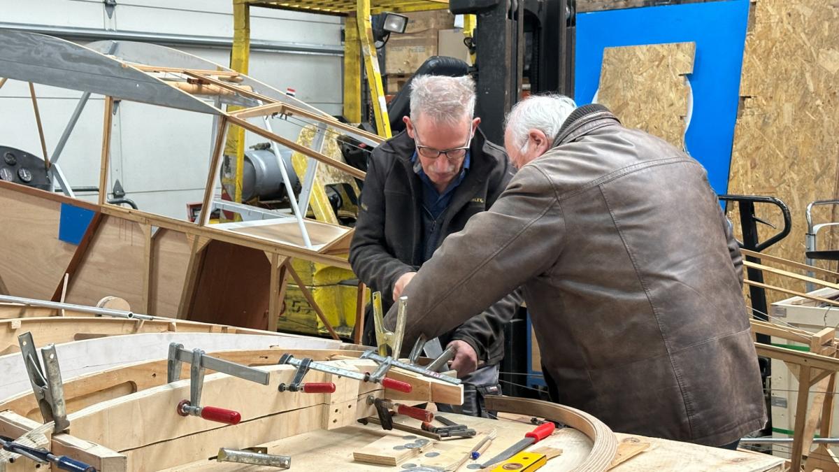 Luchtvaartpensionado's willen lekker sleutelen, maar moeten steeds verhuizen