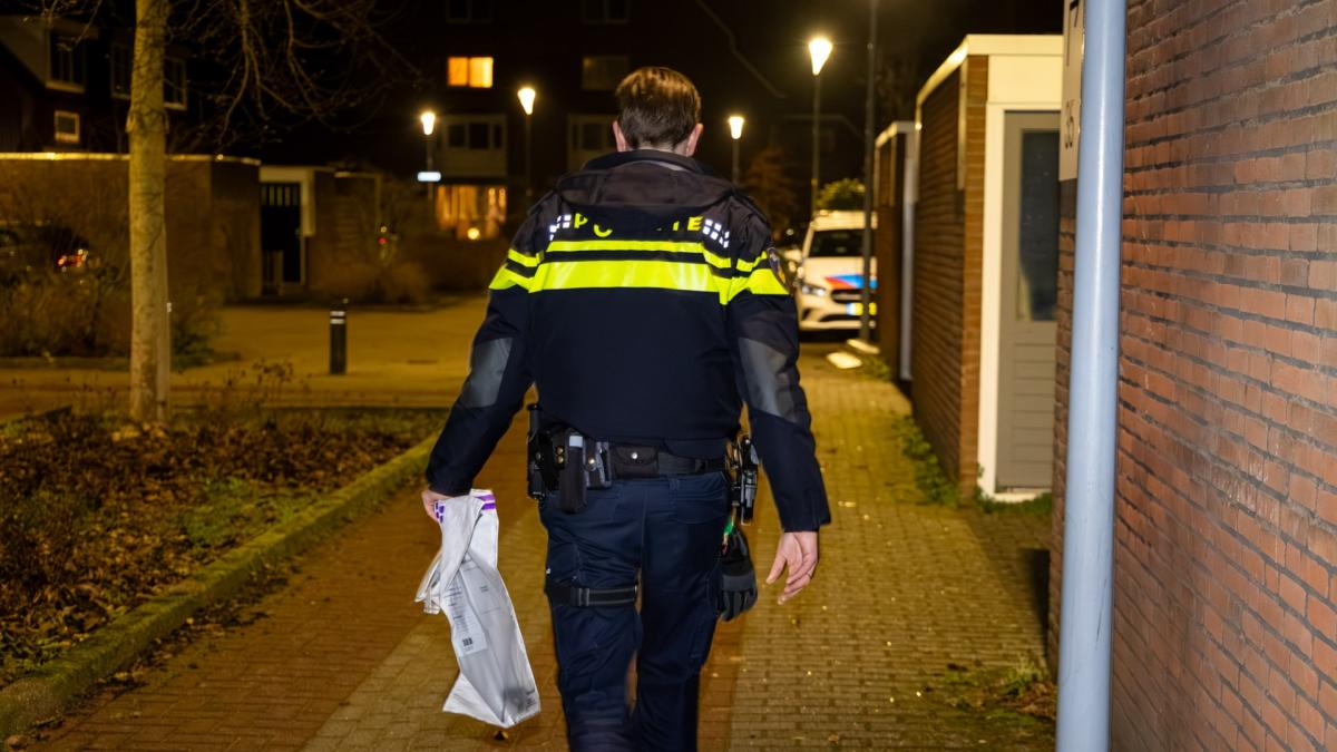 Verdachten opgepakt voor mishandeling in Diemen • Nepagenten aangehouden in Hippolytushoef
