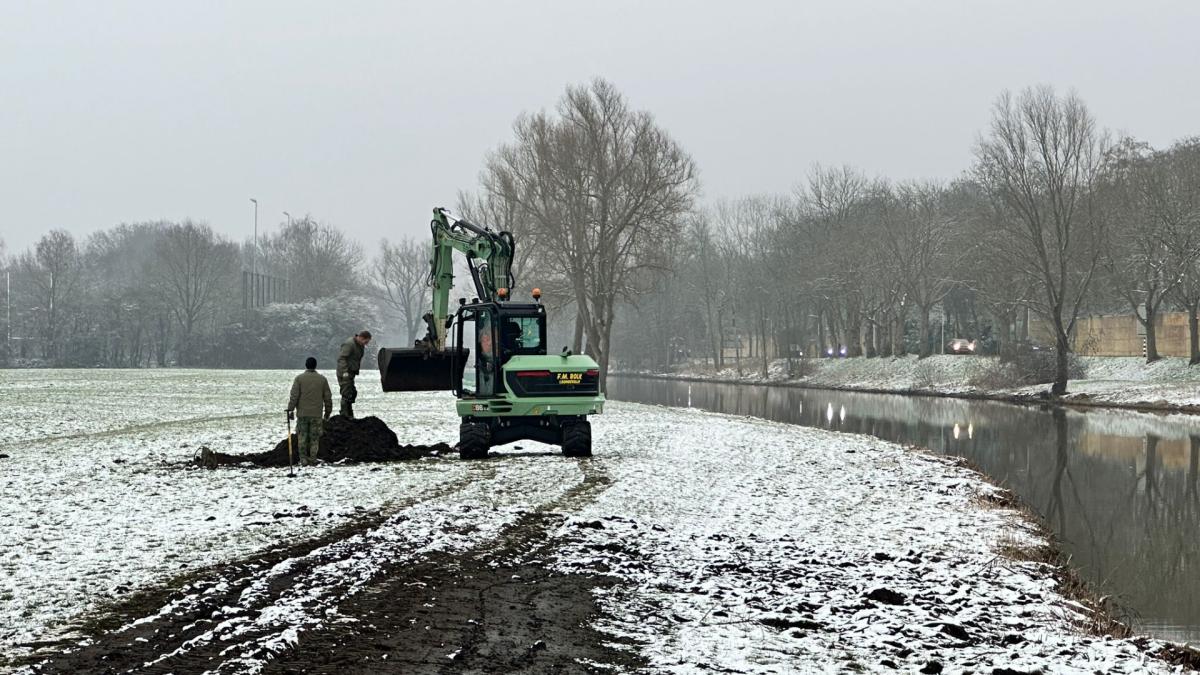 ZIEN: Explosievenexperts laten gevonden raketwerper ontploffen
