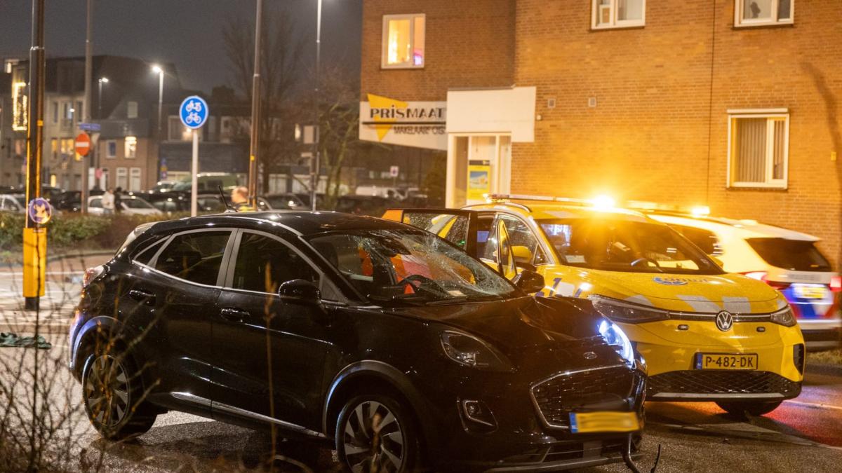 Voetganger aangereden door auto in Beverwijk, bestuurder aangehouden
