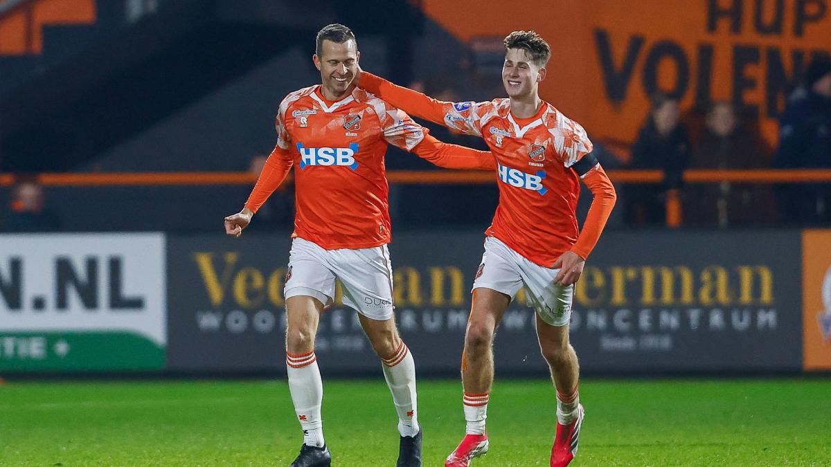 ?? FC Volendam scoort gelijkmaker via Mühren • Tiental Go Ahead kansloos