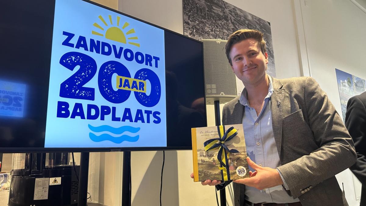 Koen (34) onderzocht hoe Zandvoort veranderde van vissersdorp naar badplaats