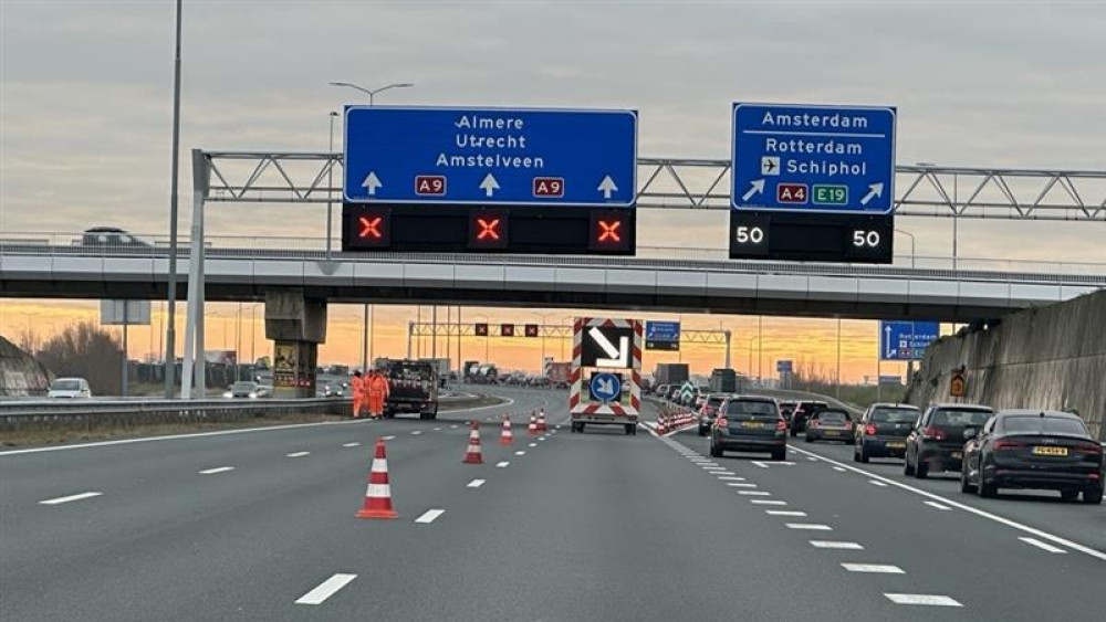 A9 blijft nog uren dicht vanwege ongeluk.