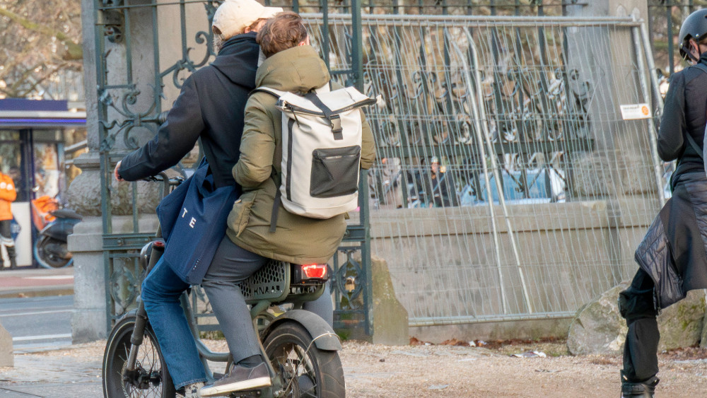 Minister announces fatbike crackdown: minimum age, exclusion zones and mandatory helmets