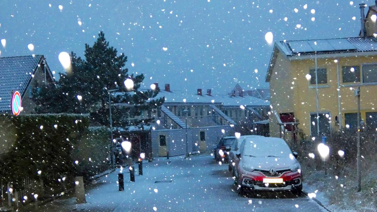 Sneeuw trekt over Noord-Holland, meer vluchten geannuleerd