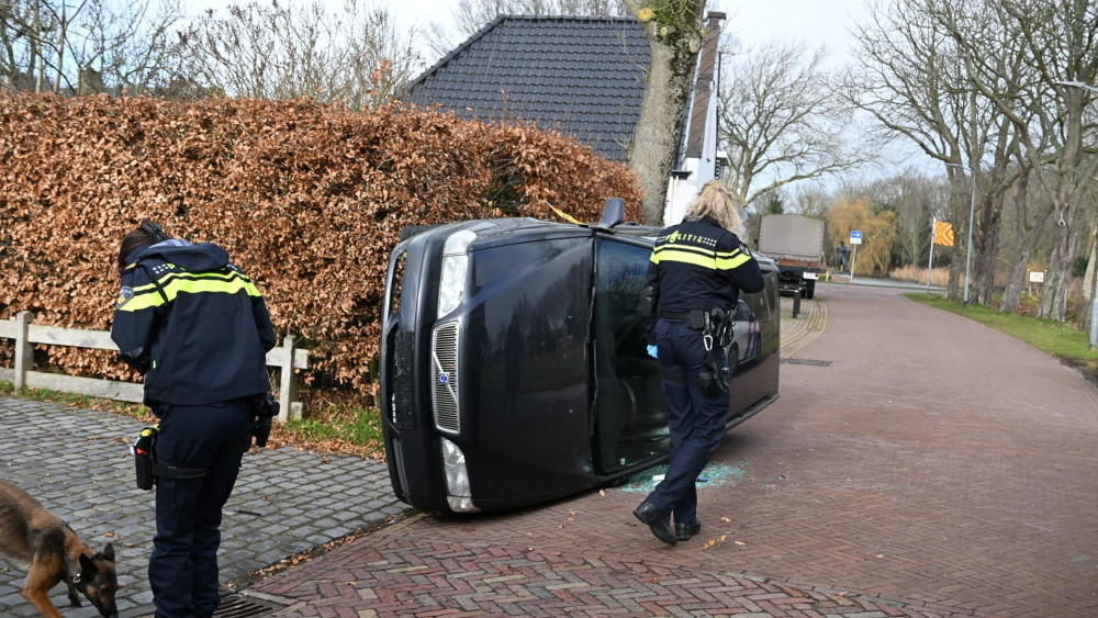 Twee gewonden bij ongeval in Sprang-Capelle: auto belandt in de sloot.