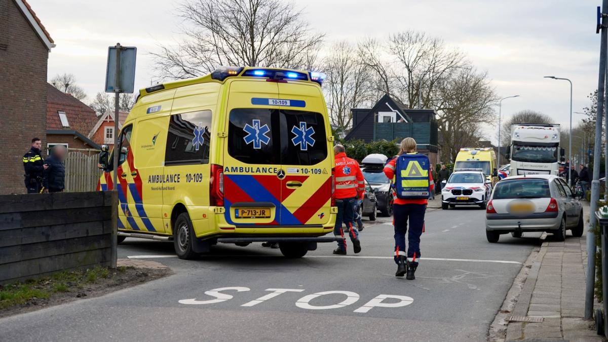 Fietser ernstig gewond na botsing met auto in Bovenkarspel