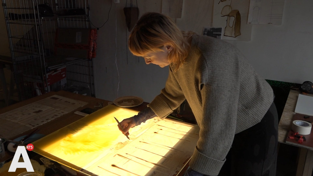 The new city artist doesn't draw, but uses an ancient technique