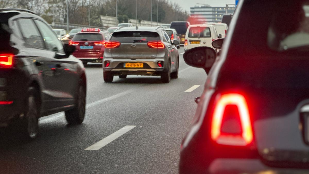 ?? Vertraging op A7 door olie op de weg • Kind dat onder auto kwam in De Goorn niet in levensgevaar