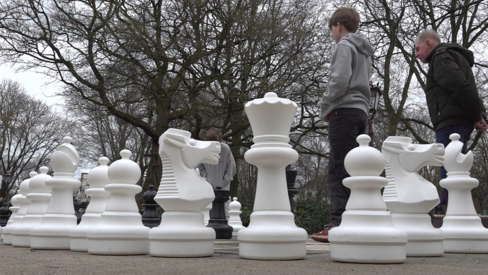 Life-sized chessboard returns to the city after years, now at Frederiksplein