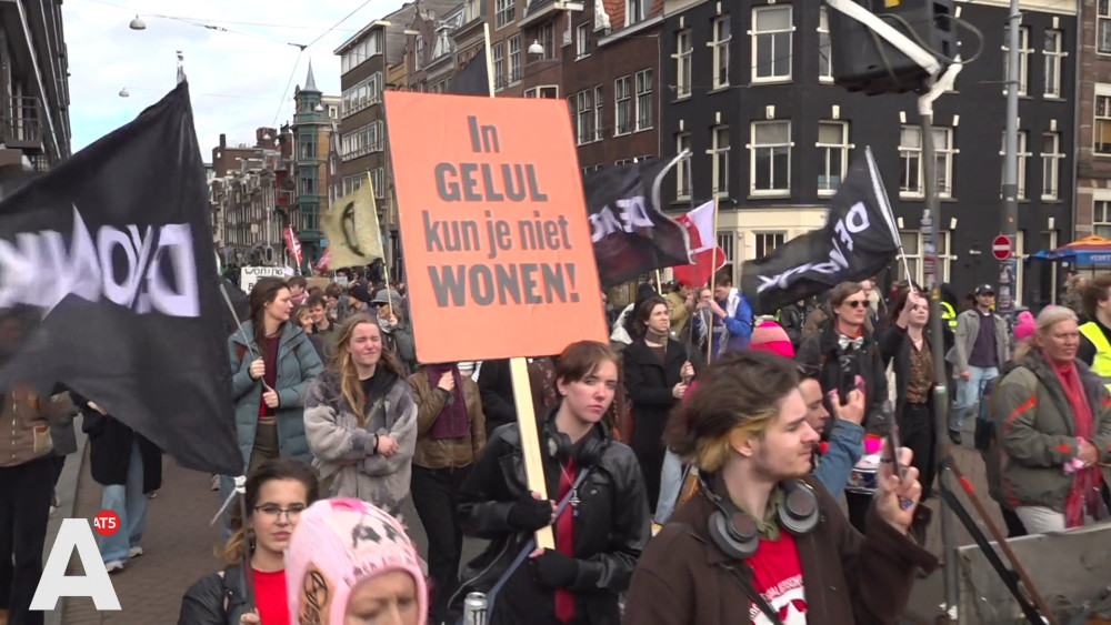 Protest march against housing shortage: You can't live in bullshit