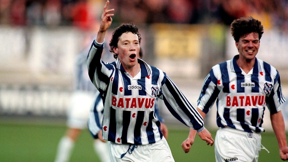 AZ-trainer Echteld heeft vier bekerfinales achter zijn naam, maar geen prijs Nieuws