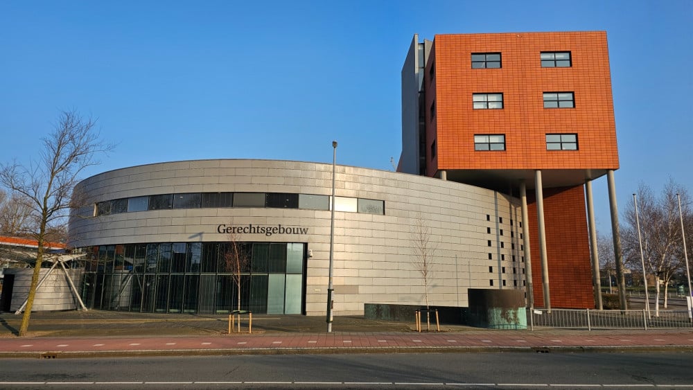 Stenengooier (20) krijgt taakstraf voor bekogelen auto's op A9 bij Uitgeest