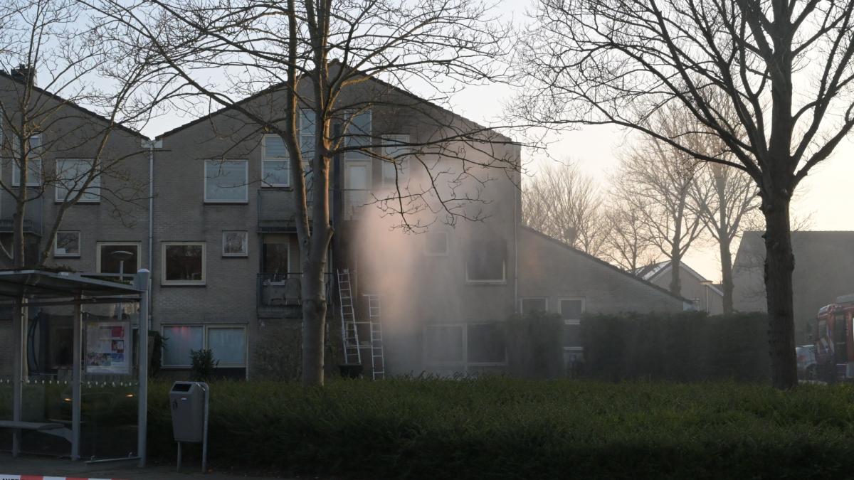 Winkelstraat tijdelijk afgezet vanwege verward persoon • Lichaam aangetroffen in Ringvaart bij Abben