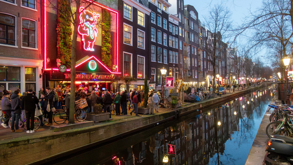 Amsterdam Red Light District business owners: Do not implement coffeeshop ban for foreigners