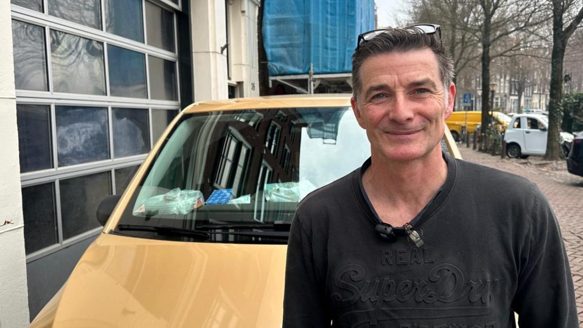 Werkbus voltanken kost nu meer dan 100 euro: loodgieter Edwin verhoogt uurprijs