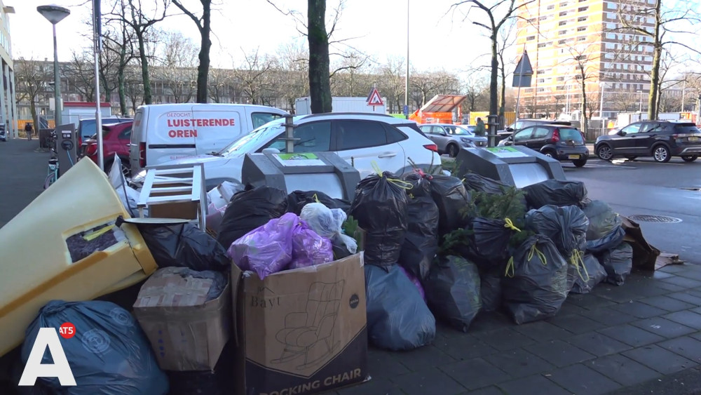 Trash piles in Buikslotermeerbuurt caused by high sick leave