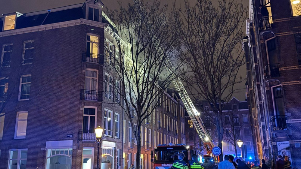 Resident injured in fire in De Pijp, home uninhabitable