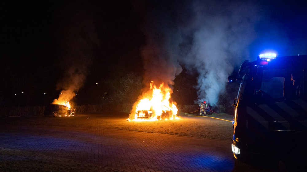 Multiple cars burnt out at Tuinen van West parking lot