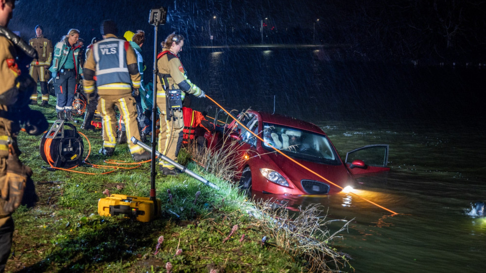 Haarlem man (42) arrested after car ends up in water