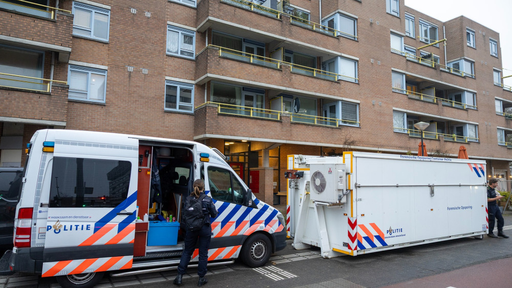 Police rule out foul play after body found in Wibautstraat flat