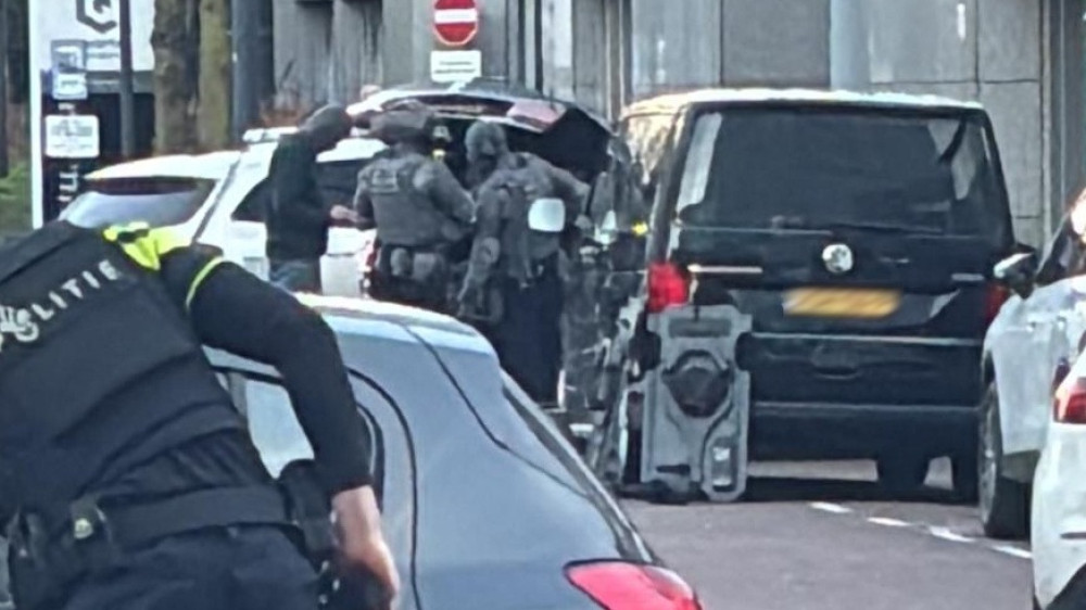 SWAT team and drone deployed for suspicious situation in Slotervaart