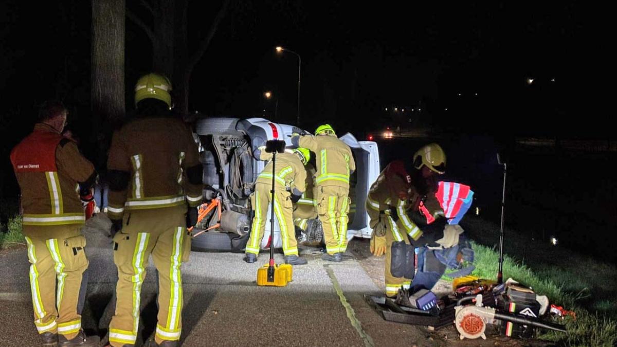 Bestuurder rijdt onder invloed en botst tegen boom in Cruquius