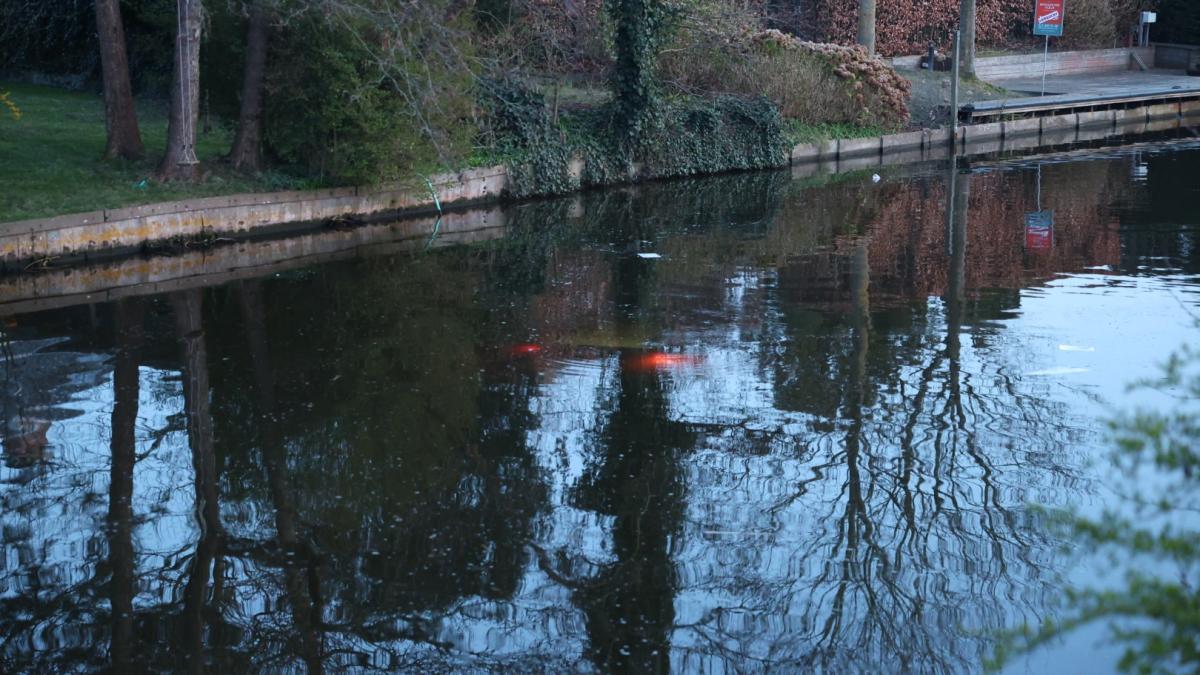 Dappere Thom (19) redt vrouw uit zinkende auto