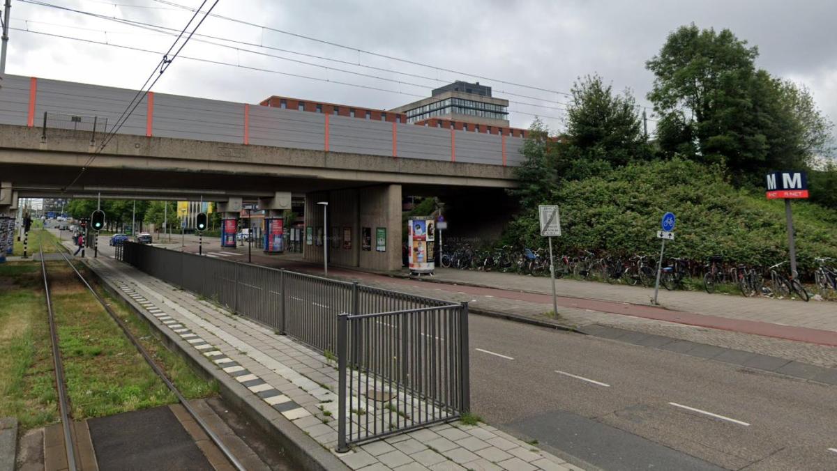 Man neergestoken in West, vermoedelijk bij metrostation Jan van Galenstraat