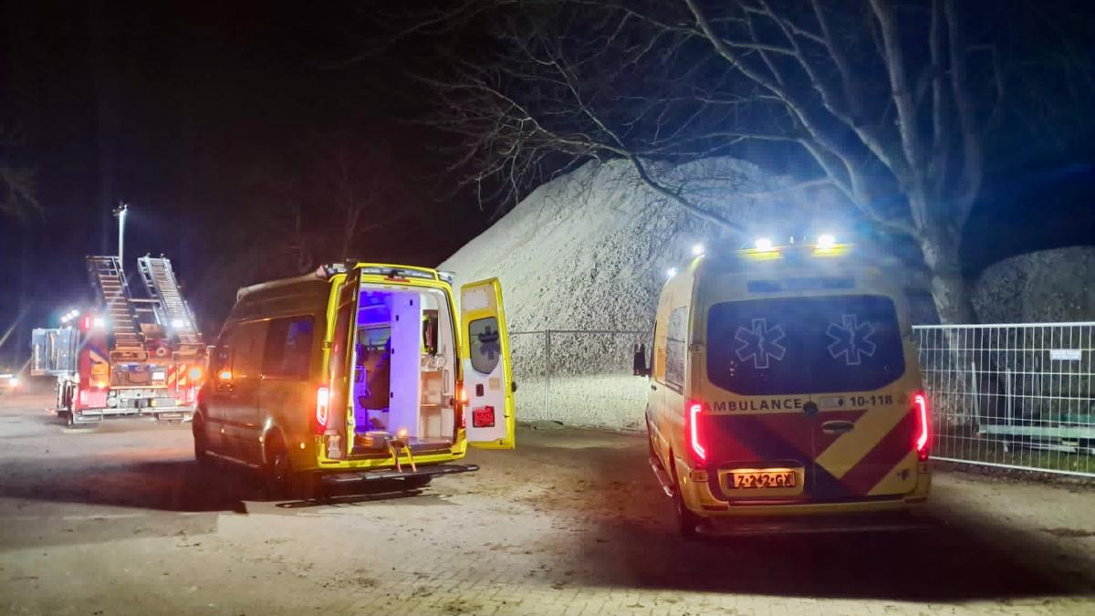 Meisje (16) zwaargewond na metershoge val van grindberg in Den Helder