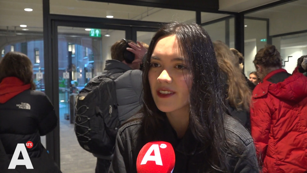 New university library also overcrowded: Half an hour searching and still no spot