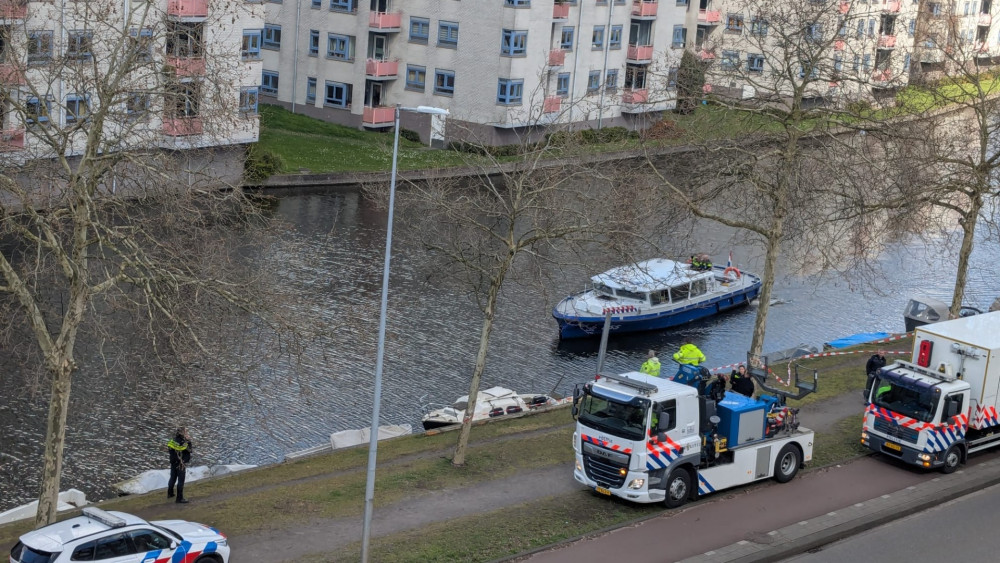 Body found in water at Mauritskade, identity unknown