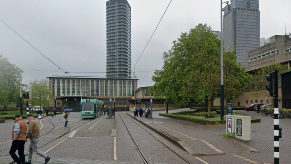 Woman (30) struck hard on the head with object out of nowhere at Amstel Station