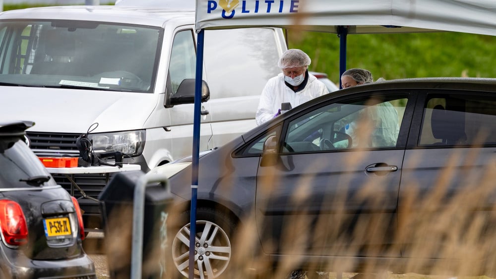 Overleden vrouw bij station Nieuw-Vennep blijkt slachtoffer van misdrijf, politie zoekt man